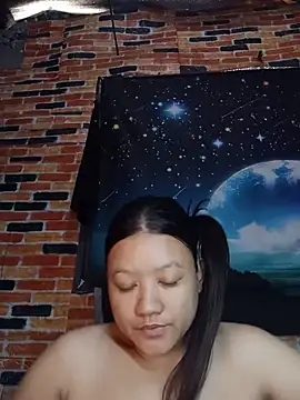 Snapshot of Urchanel chatting on 05.24.26 Urchanel online show from 05.24.26