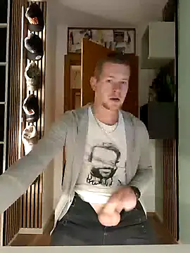 Snapshot of Playbunniboy chatting on 12.19.24 Playbunniboy online show from 12.19.24