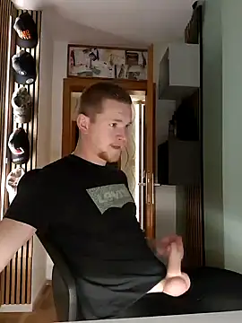 Snapshot of Playbunniboy chatting on 01.06.25 Playbunniboy online show from 01.06.25