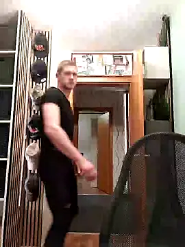 Snapshot of Playbunniboy chatting on 01.08.25 Playbunniboy online show from 01.08.25