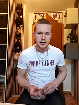 Snapshot of Playbunniboy chatting on 02.05.25 Playbunniboy online show from 02.05.25