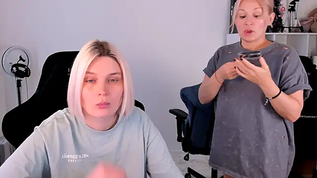 hotblonds online show from 11.17.25