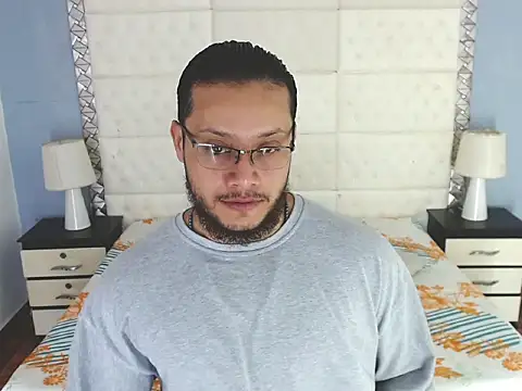 Snapshot of WilliamJhons chatting on 03.13.25 WilliamJhons online show from 03.13.25