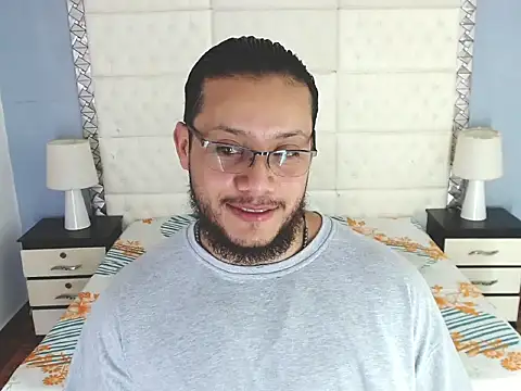 Snapshot of WilliamJhons chatting on 03.14.25 WilliamJhons online show from 03.14.25