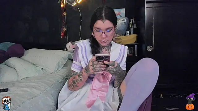 Lilmarieee online show from 10.15.25