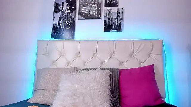 Snapshot of Amaia_Daniells chatting on 12.27.24 Amaia Daniells online show from 12.27.24