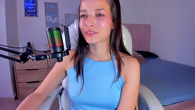 Snapshot of Amaia_Daniells chatting on 02.20.25 Amaia Daniells online show from 02.20.25