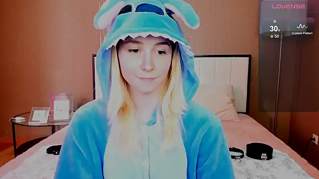 Snapshot of fleximona chatting on 10.24.25 fleximona online show from 10.24.25