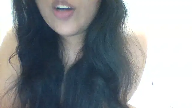 Snapshot of Annerae chatting on 01.09.25 Annerae online show from 01.09.25