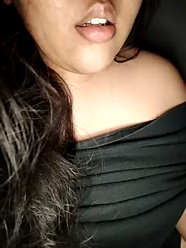 Snapshot of Annerae chatting on 09.26.25 Annerae online show from 09.26.25