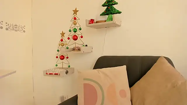 Snapshot of Ash_milk chatting on 12.18.24 Ash milk online show from 12.18.24