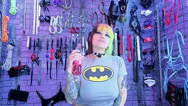 Snapshot of PANDORANEZZ chatting on 05.18.26 PANDORANEZZ online show from 05.18.26