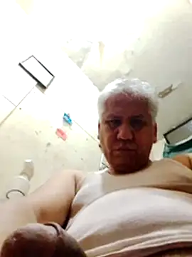 Snapshot of Momlover2022 chatting on 04.08.26 Momlover2022 online show from 04.08.26