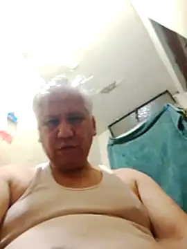 Snapshot of Momlover2022 chatting on 04.09.26 Momlover2022 online show from 04.09.26