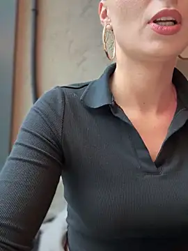 YOUR-KARINA online show from 10.29.25