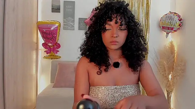 Snapshot of mariam_hill chatting on 05.14.26 mariam hill online show from 05.14.26