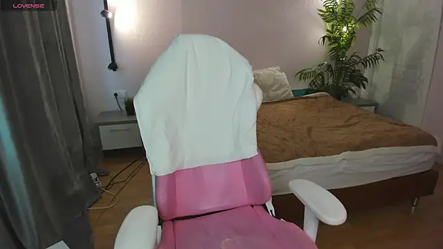 Lesya Flin online show from 10.31.25