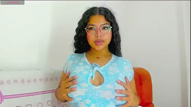 Snapshot of moana_taylor chatting on 05.17.26 moana taylor online show from 05.17.26