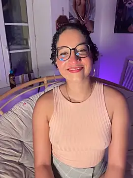 Snapshot of Lauyako chatting on 06.18.26 Lauyako online show from 06.18.26