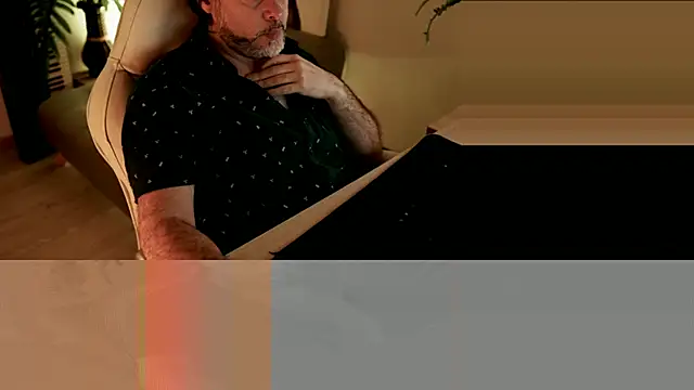 Snapshot of Sanders_White chatting on 12.12.24 Sanders White online show from 12.12.24