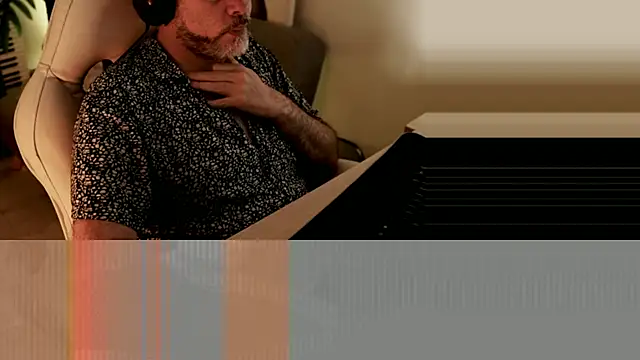 Snapshot of Sanders_White chatting on 12.22.24 Sanders White online show from 12.22.24