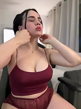 Snapshot of GeorginaJones chatting on 02.14.25 GeorginaJones online show from 02.14.25