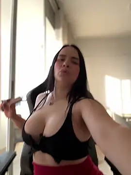 Snapshot of GeorginaJones chatting on 02.20.25 GeorginaJones online show from 02.20.25