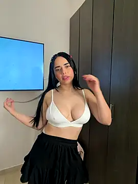 Snapshot of GeorginaJones chatting on 10.02.25 GeorginaJones online show from 10.02.25