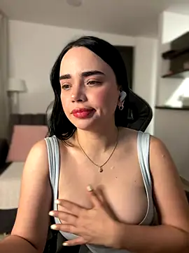 Snapshot of GeorginaJones chatting on 10.16.25 GeorginaJones online show from 10.16.25