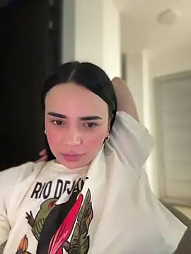 Snapshot of GeorginaJones chatting on 10.18.25 GeorginaJones online show from 10.18.25