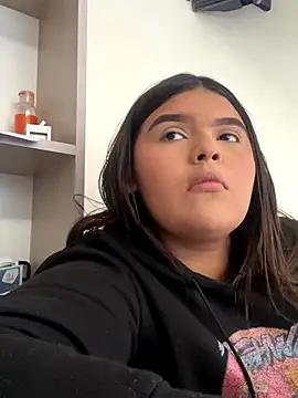 Snapshot of Lia_sexx chatting on 12.19.25 Lia sexx online show from 12.19.25