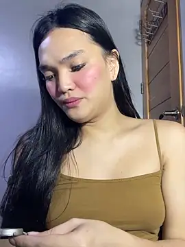 Snapshot of WONDERWOMAN2023 chatting on 12.14.24 WONDERWOMAN2023 online show from 12.14.24