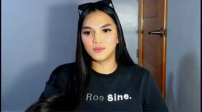 Snapshot of WONDERWOMAN2023 chatting on 12.15.24 WONDERWOMAN2023 online show from 12.15.24