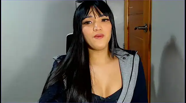 Snapshot of WONDERWOMAN2023 chatting on 03.22.25 WONDERWOMAN2023 online show from 03.22.25