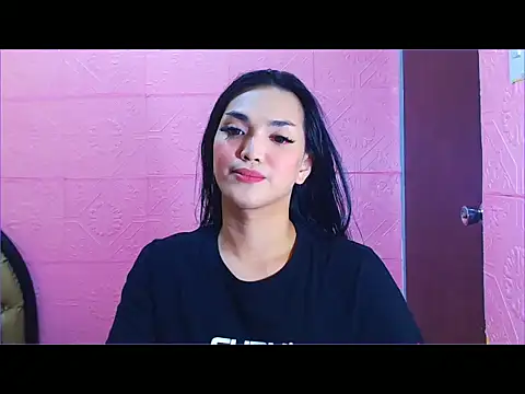 Snapshot of WONDERWOMAN2023 chatting on 10.15.25 WONDERWOMAN2023 online show from 10.15.25