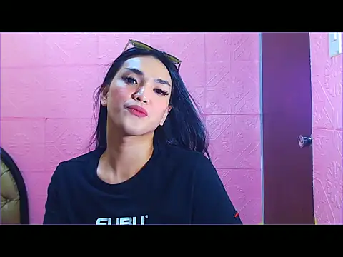 Snapshot of WONDERWOMAN2023 chatting on 10.30.25 WONDERWOMAN2023 online show from 10.30.25