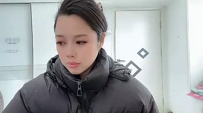 Snapshot of kk_lele chatting on 12.21.24 kk lele online show from 12.21.24