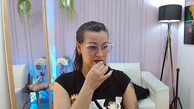 Snapshot of Britney_taylor_ chatting on 12.30.24 Britney taylor online show from 12.30.24