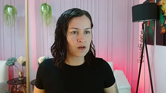 Snapshot of Britney_taylor_ chatting on 02.05.25 Britney taylor online show from 02.05.25