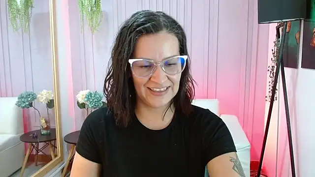 Britney taylor  online show from 02.05.25