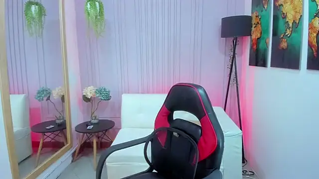 Snapshot of Britney_taylor_ chatting on 02.10.25 Britney taylor online show from 02.10.25