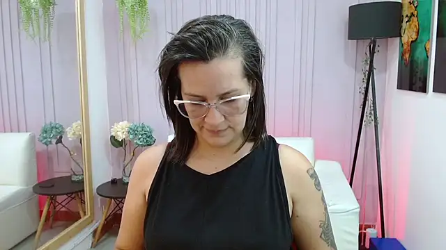 Snapshot of Britney_taylor_ chatting on 02.12.25 Britney taylor online show from 02.12.25