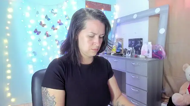 Snapshot of Britney_taylor_ chatting on 02.19.25 Britney taylor online show from 02.19.25