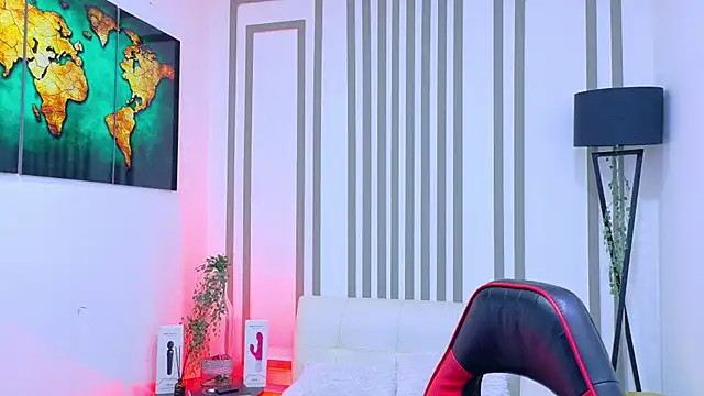 Snapshot of Britney_taylor_ chatting on 10.24.25 Britney taylor online show from 10.24.25