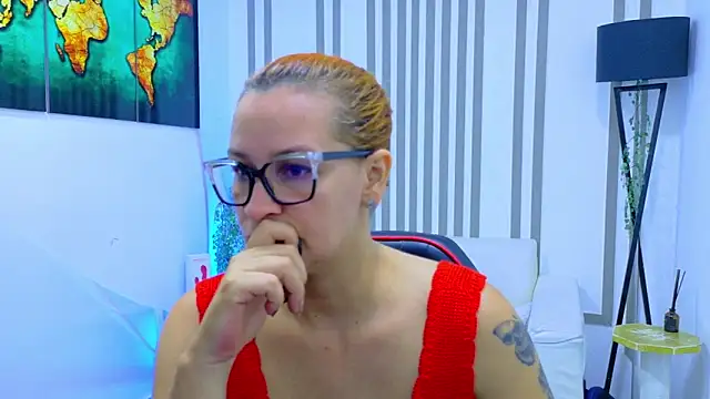 Snapshot of Britney_taylor_ chatting on 10.30.25 Britney taylor online show from 10.30.25