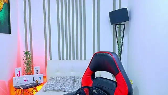 Snapshot of Britney_taylor_ chatting on 12.04.25 Britney taylor online show from 12.04.25