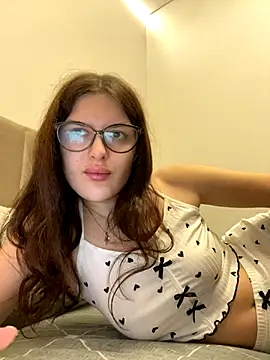 Snapshot of little_belucci chatting on 12.02.24 little belucci online show from 12.02.24