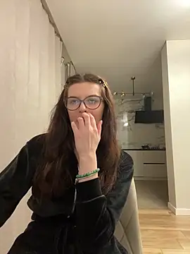 Snapshot of little_belucci chatting on 12.03.24 little belucci online show from 12.03.24