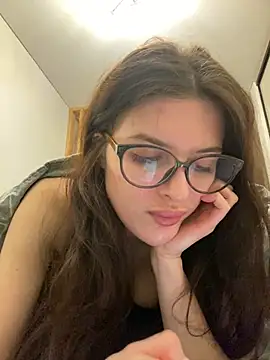 Snapshot of little_belucci chatting on 02.12.25 little belucci online show from 02.12.25