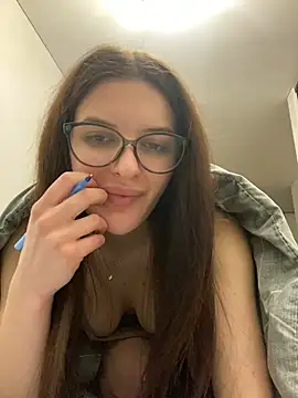 Snapshot of little_belucci chatting on 02.25.25 little belucci online show from 02.25.25